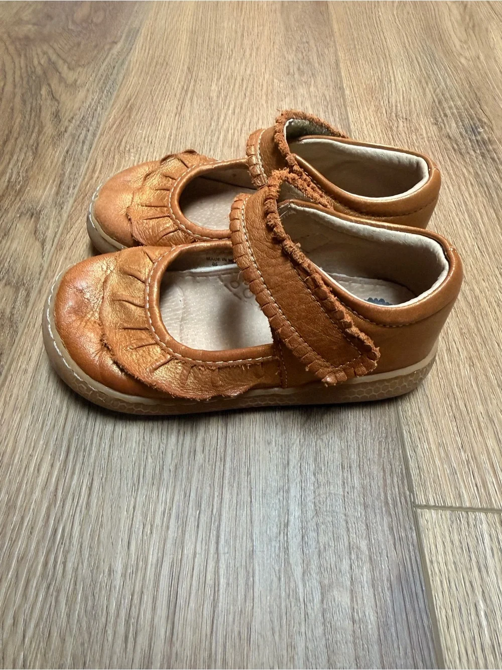 Livie & Luca Ruche Mary Jane Shoes 10 Honey Gold Caramel Leather Ruffle Fall